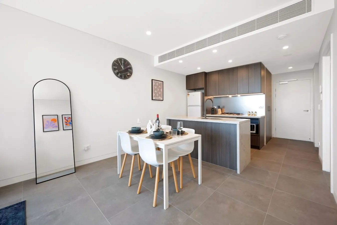 AccorView Luxury 1BR Suite Pool Gym Parking 18