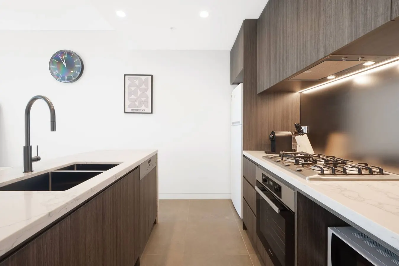 AccorView Luxury 1BR Suite Pool Gym Parking 19