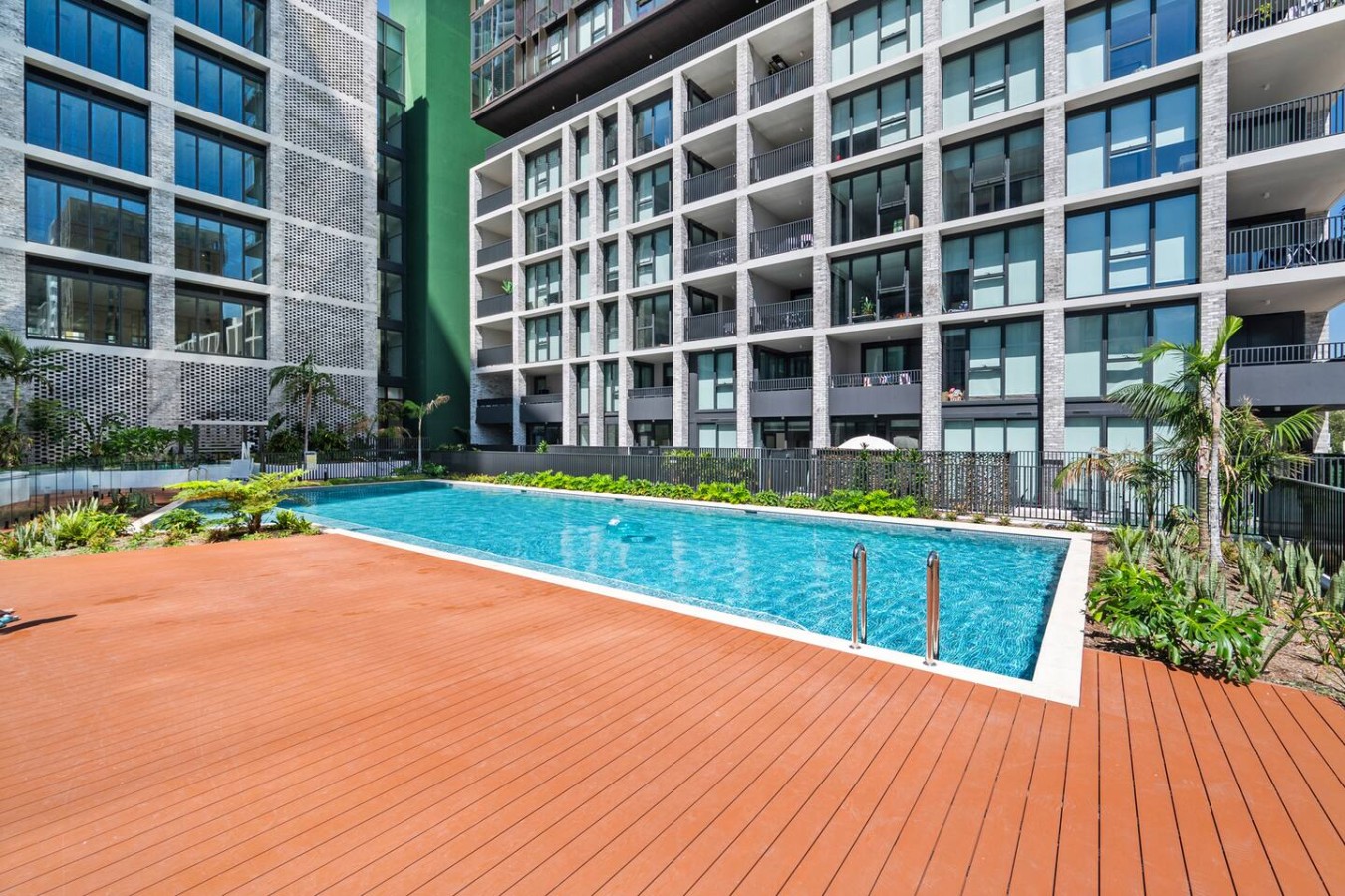 AccorView Luxury 1BR Suite Pool Gym Parking 6