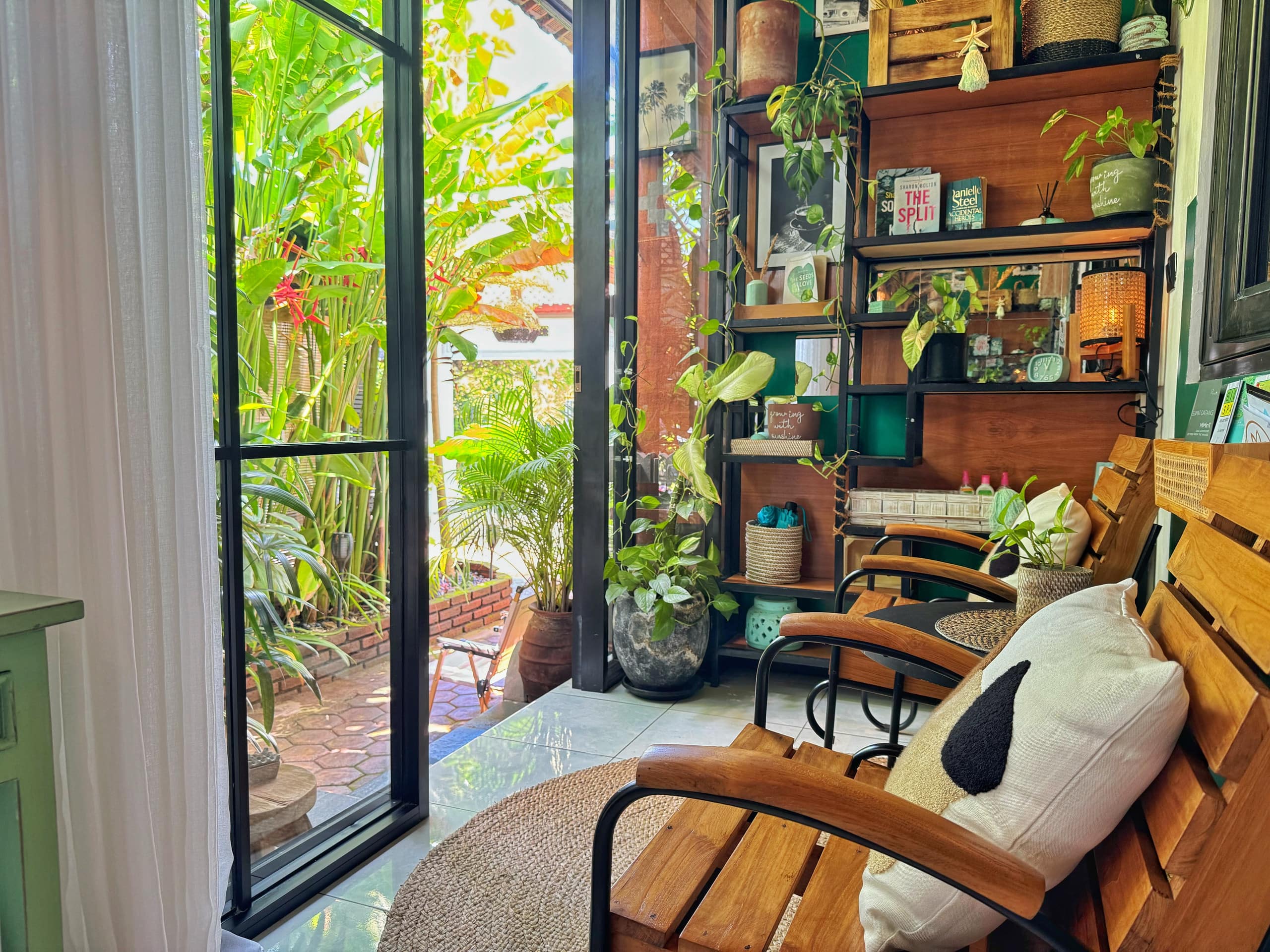 Stylish space, 2 mins walk to Kudeta Beach