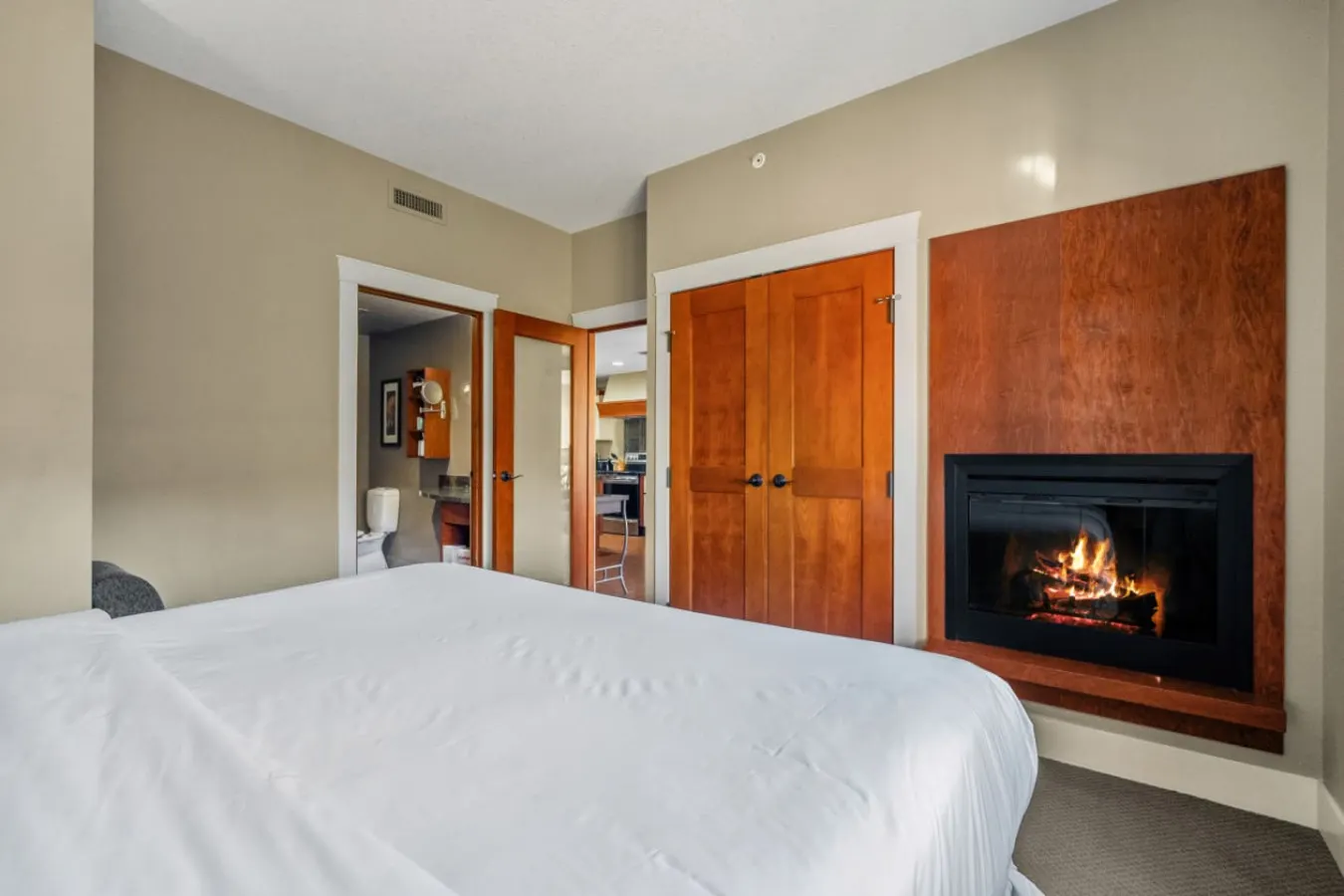Elegant Mountain Retreat Kitchen, Hot Tub and Pool 19