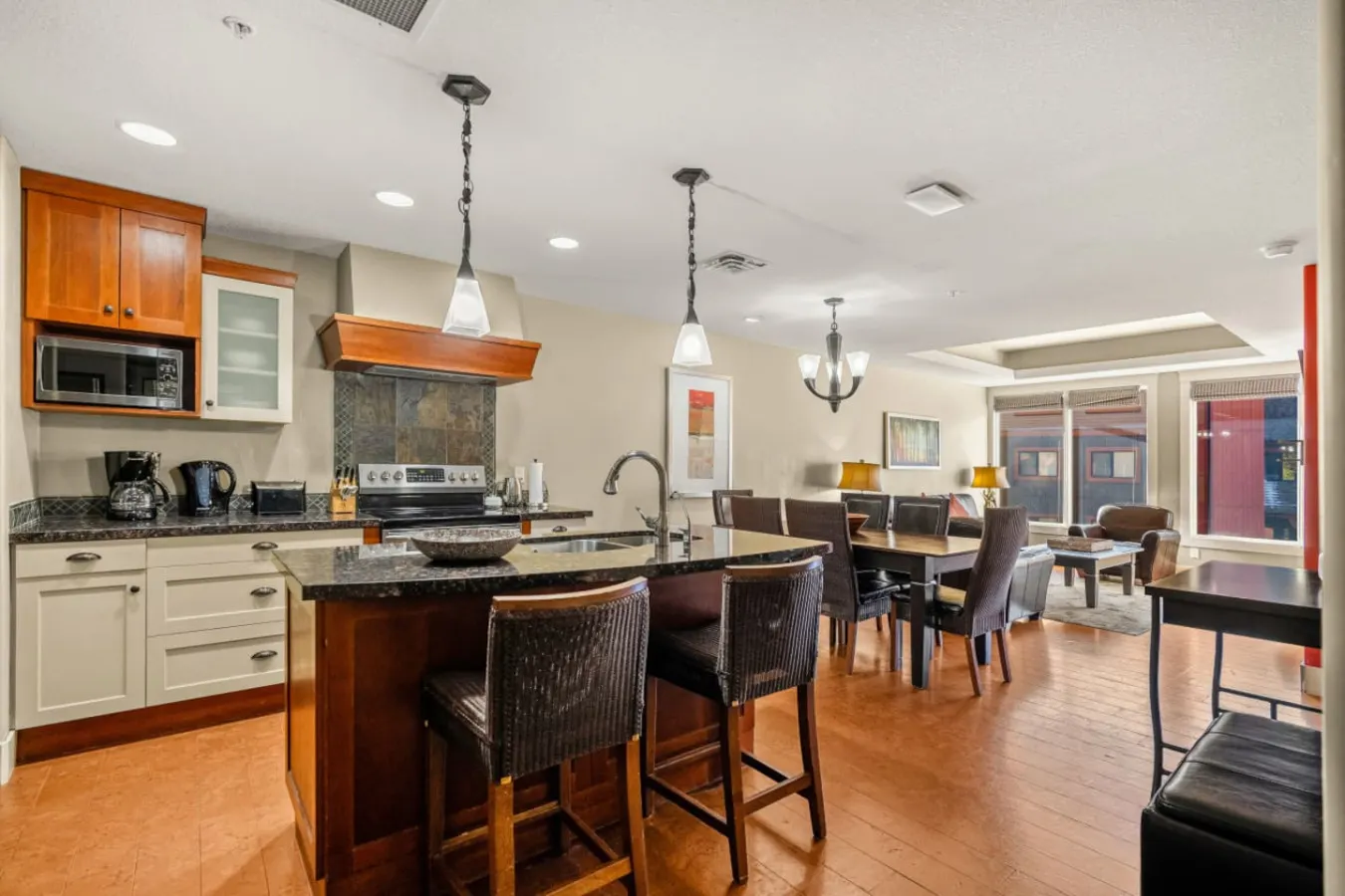 Elegant Mountain Retreat | Kitchen, Hot Tub and Pool — photo 3