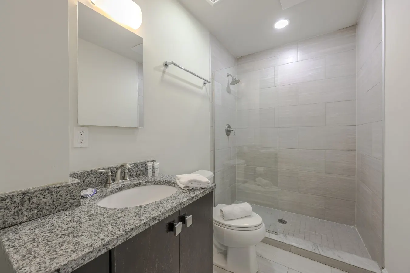 Bold, Spacious 2br in Boston's Financial District 9