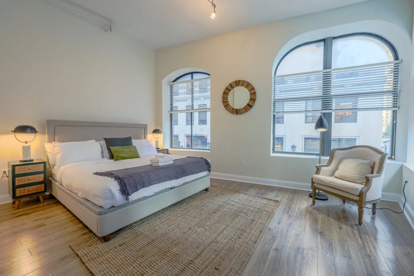 Bold, Spacious 2br in Boston's Financial District 10