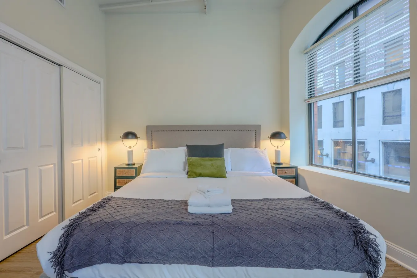 Bold, Spacious 2br in Boston's Financial District 11