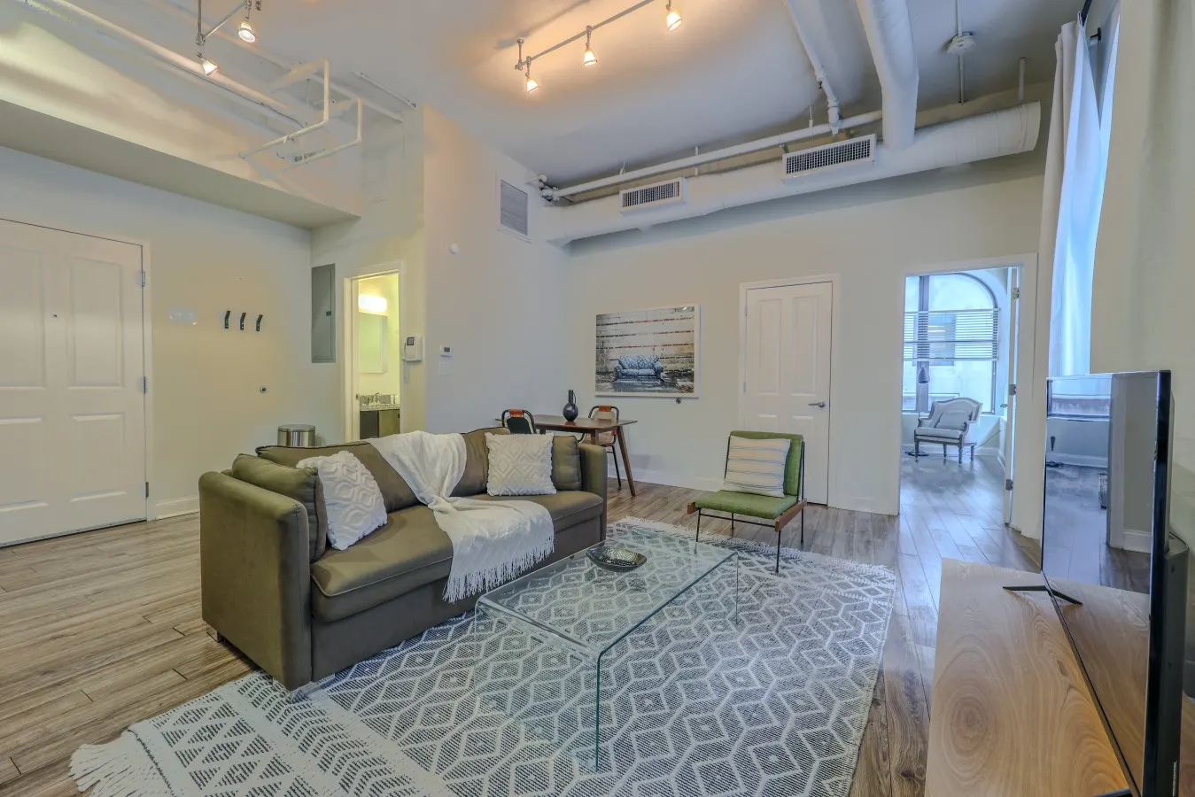 Bold, Spacious 2br in Boston's Financial District — photo 4