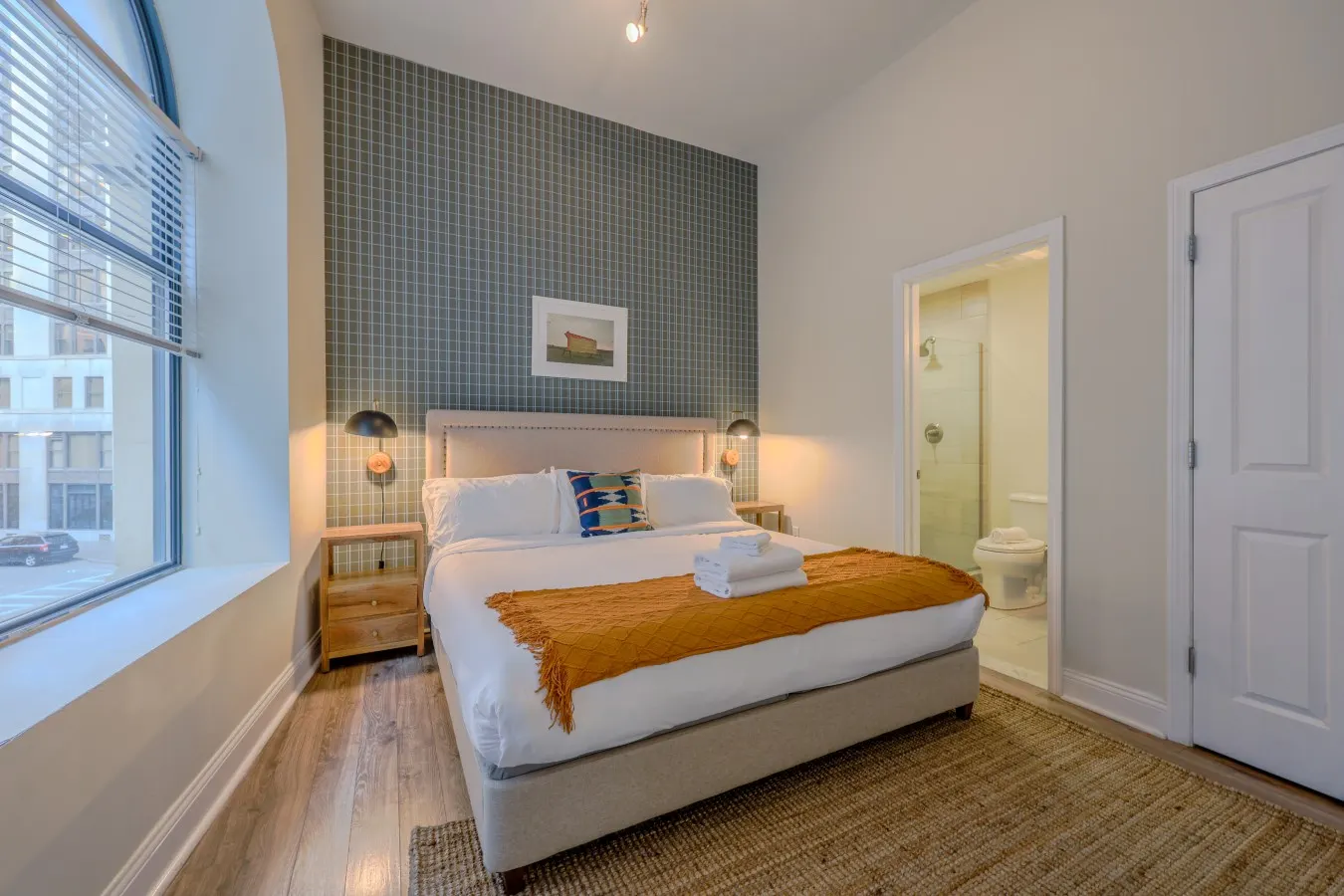 Bold, Spacious 2br in Boston's Financial District 6