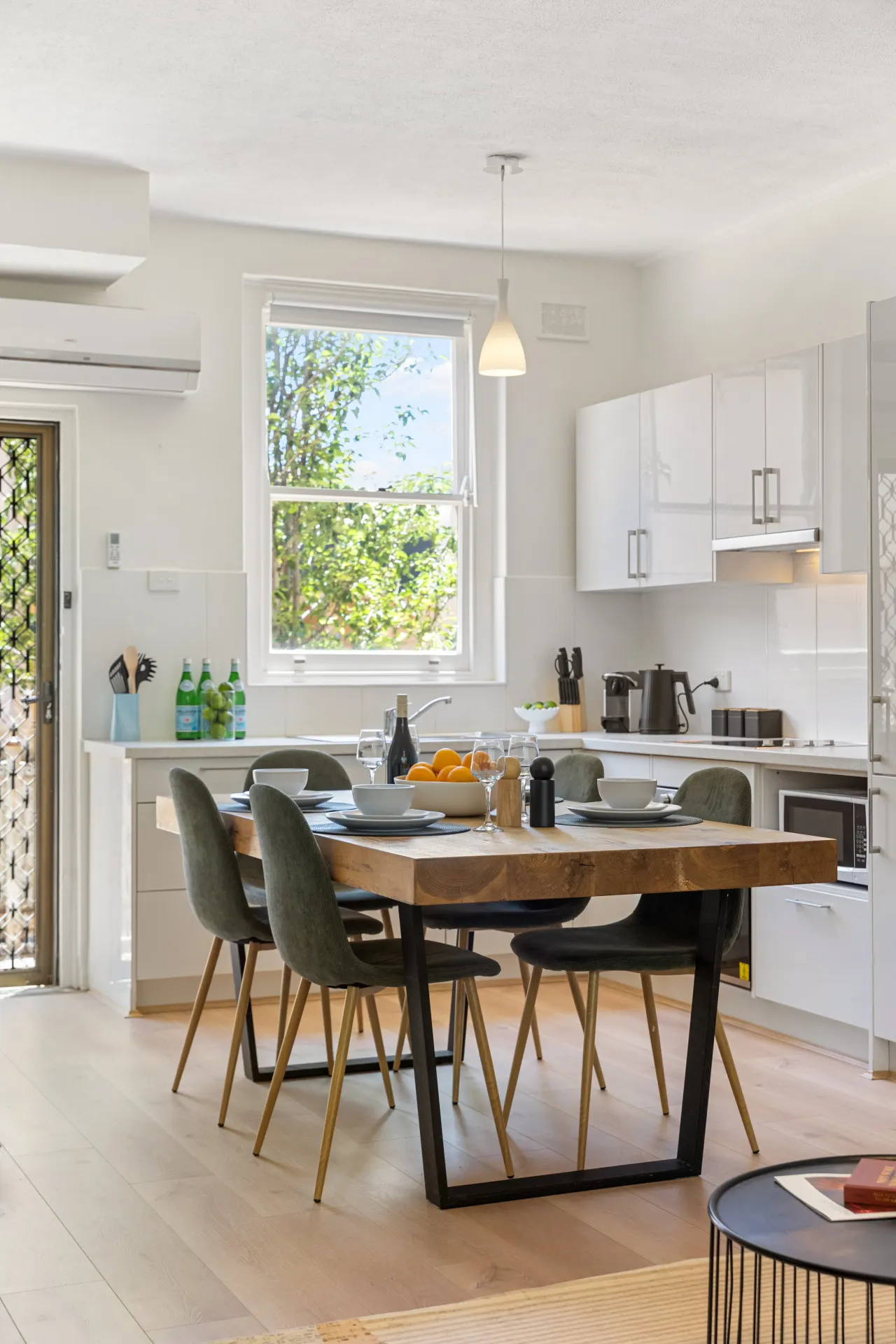 Hacienda at Henley—Chic Seaside Haven near Airport 10