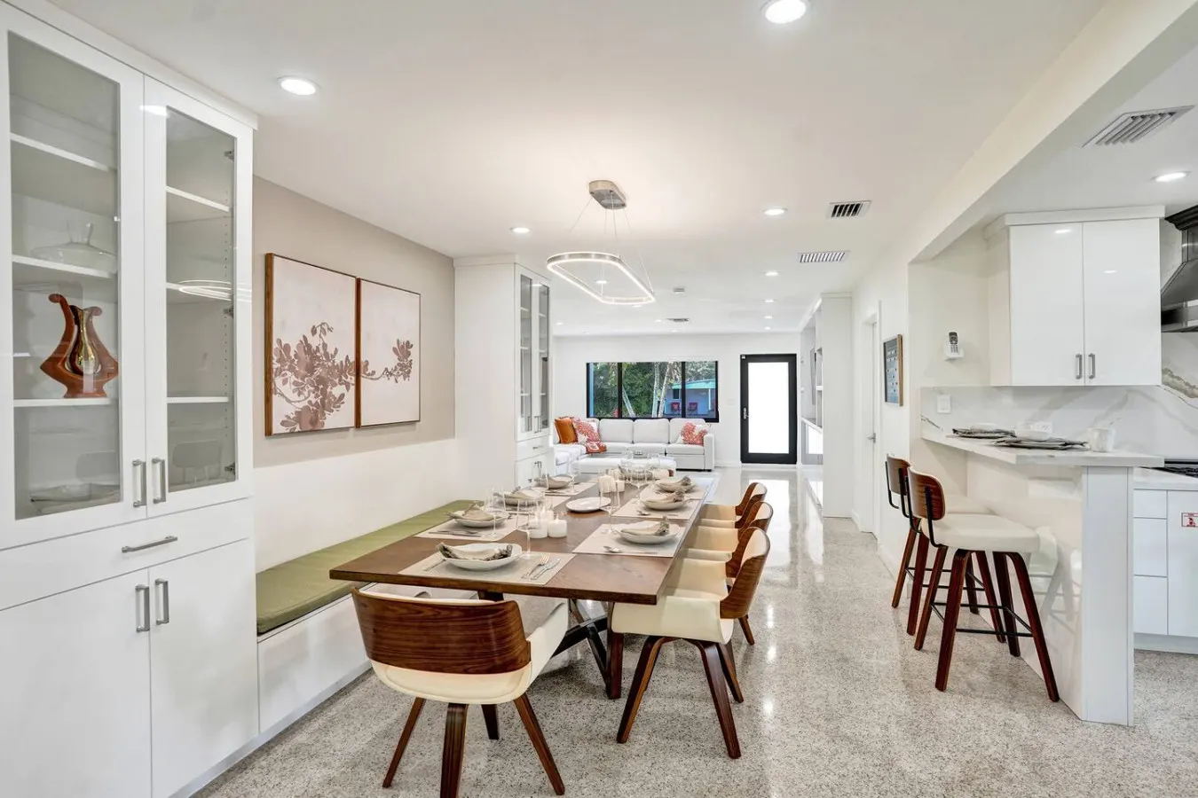 Stylish 2BR Game Room Big Yard Near Beach 11