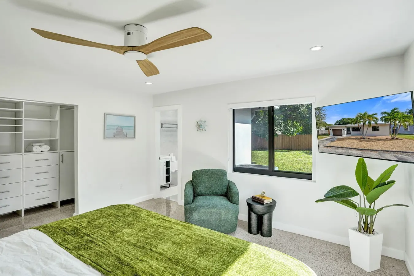 Stylish 2BR Game Room Big Yard Near Beach 14