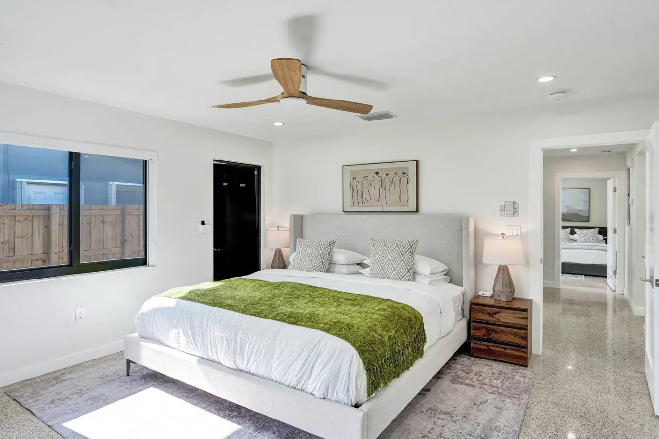Stylish 2BR Game Room Big Yard Near Beach 17
