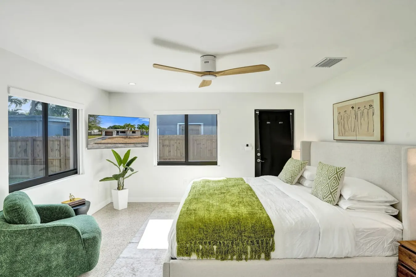 Stylish 2BR • Game Room • Big Yard • Near Beach — photo 4