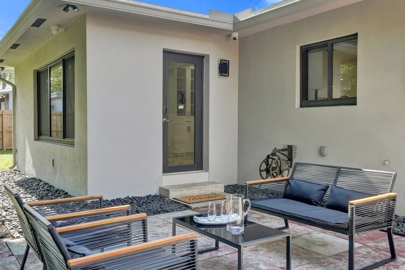 Stylish 2BR Game Room Big Yard Near Beach 8