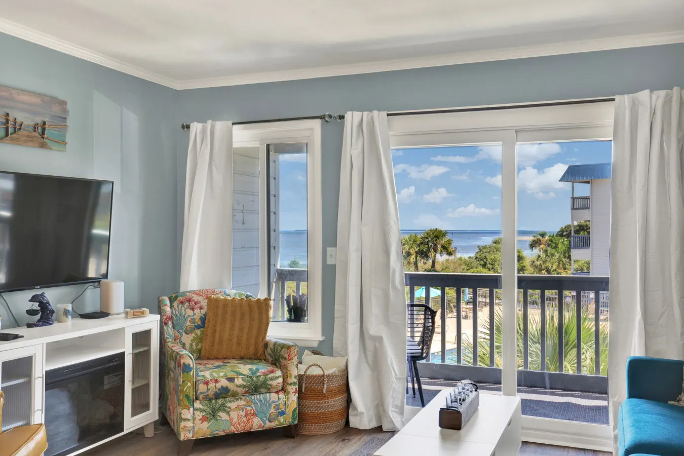 Oceanview Condo: 1 BR steps from Beach 13