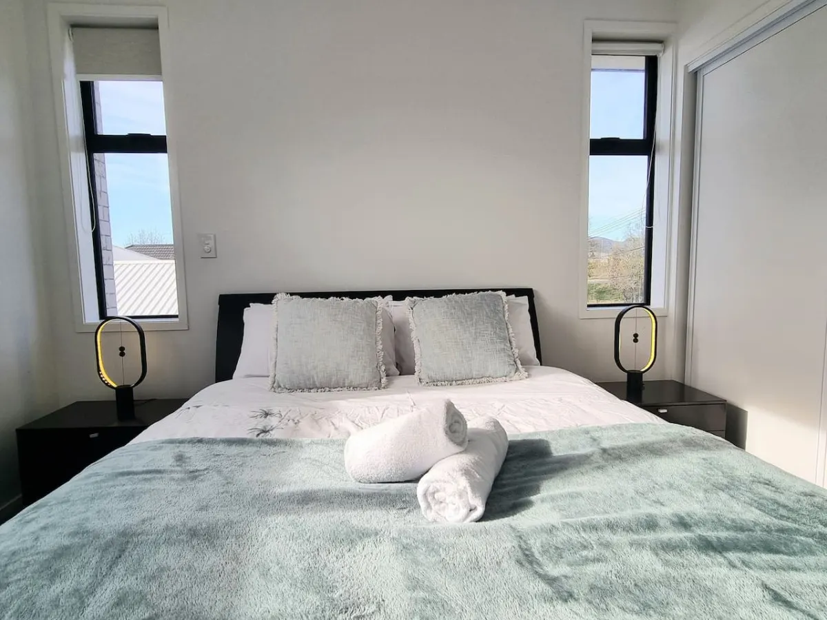 *Townhouse 7 mins walk to Arena 2