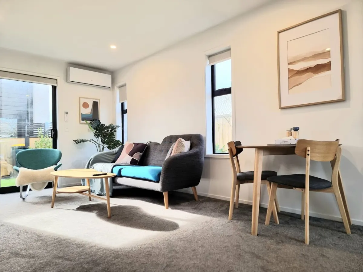 *Townhouse 7 mins walk to Arena 9
