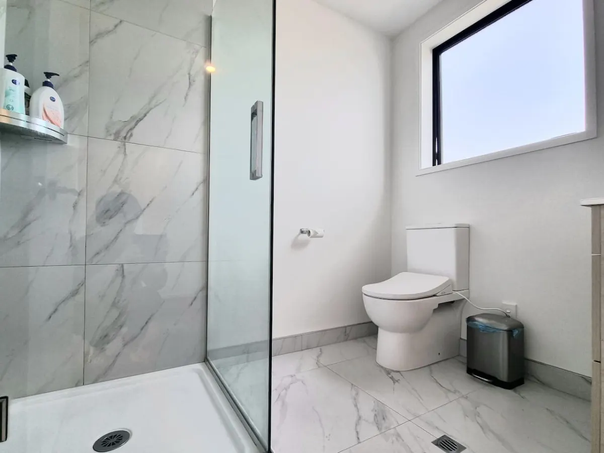 *Townhouse 7 mins walk to Arena 10