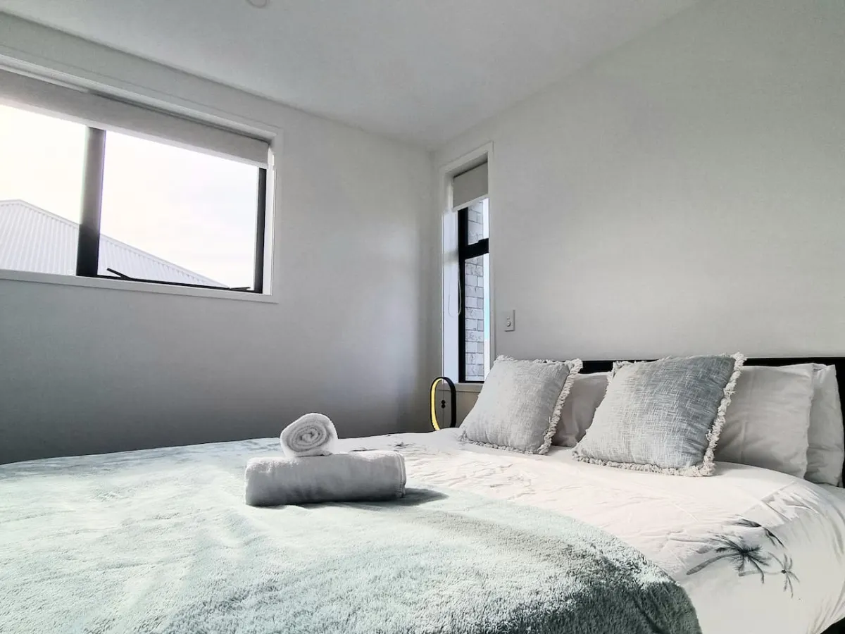 *Townhouse 7 mins walk to Arena 13