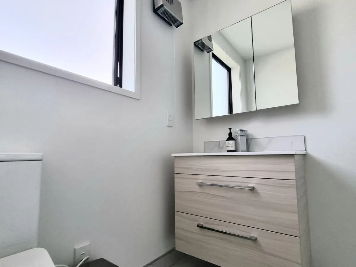*Townhouse 7 mins walk to Arena 18