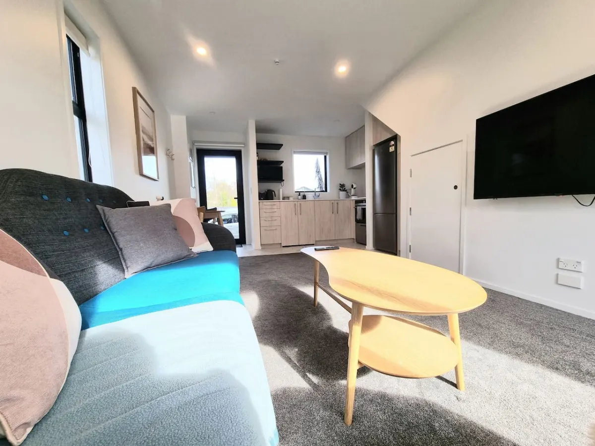 *Townhouse 7 mins walk to Arena 20