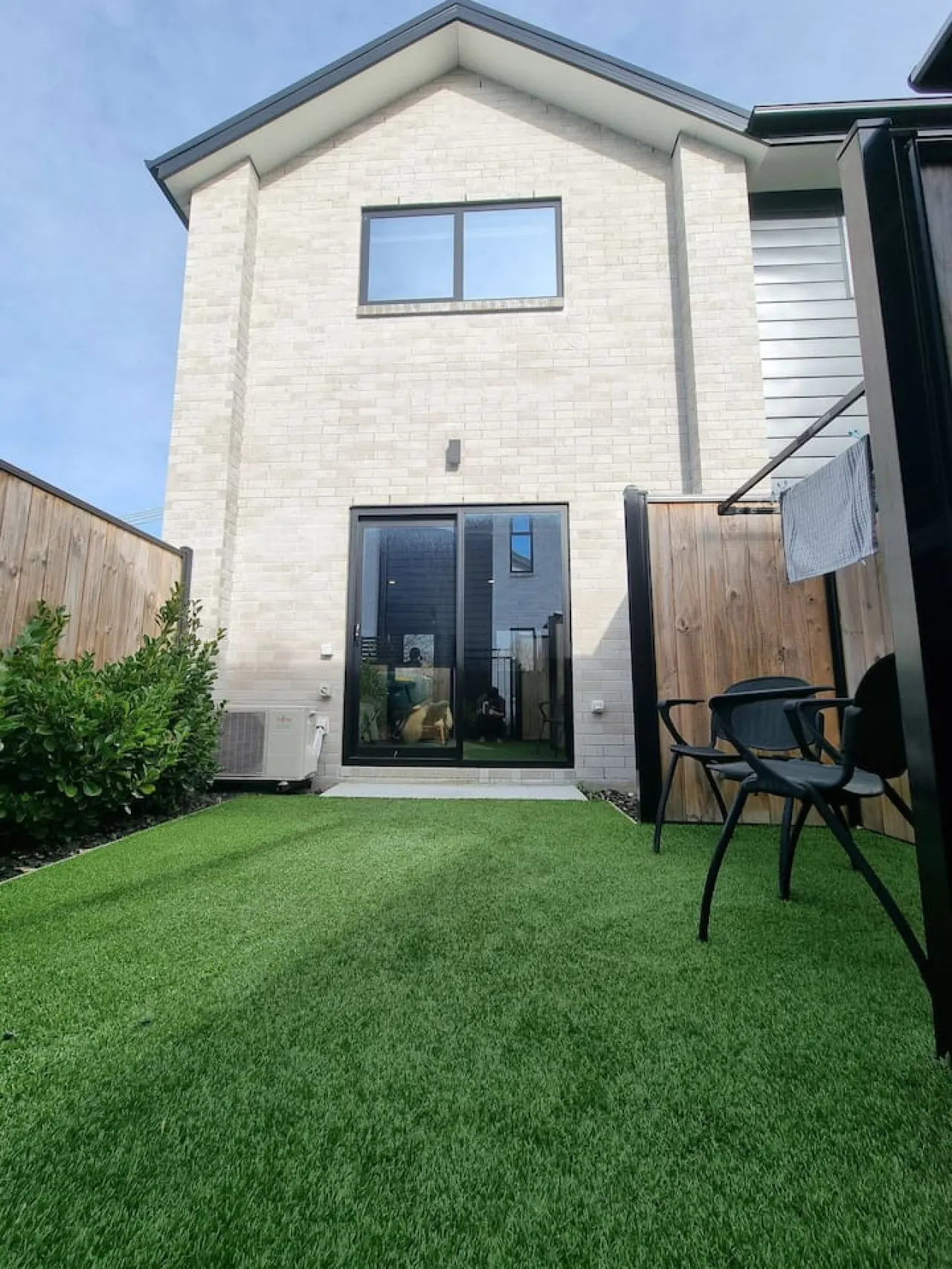 *Townhouse 7 mins walk to Arena 4