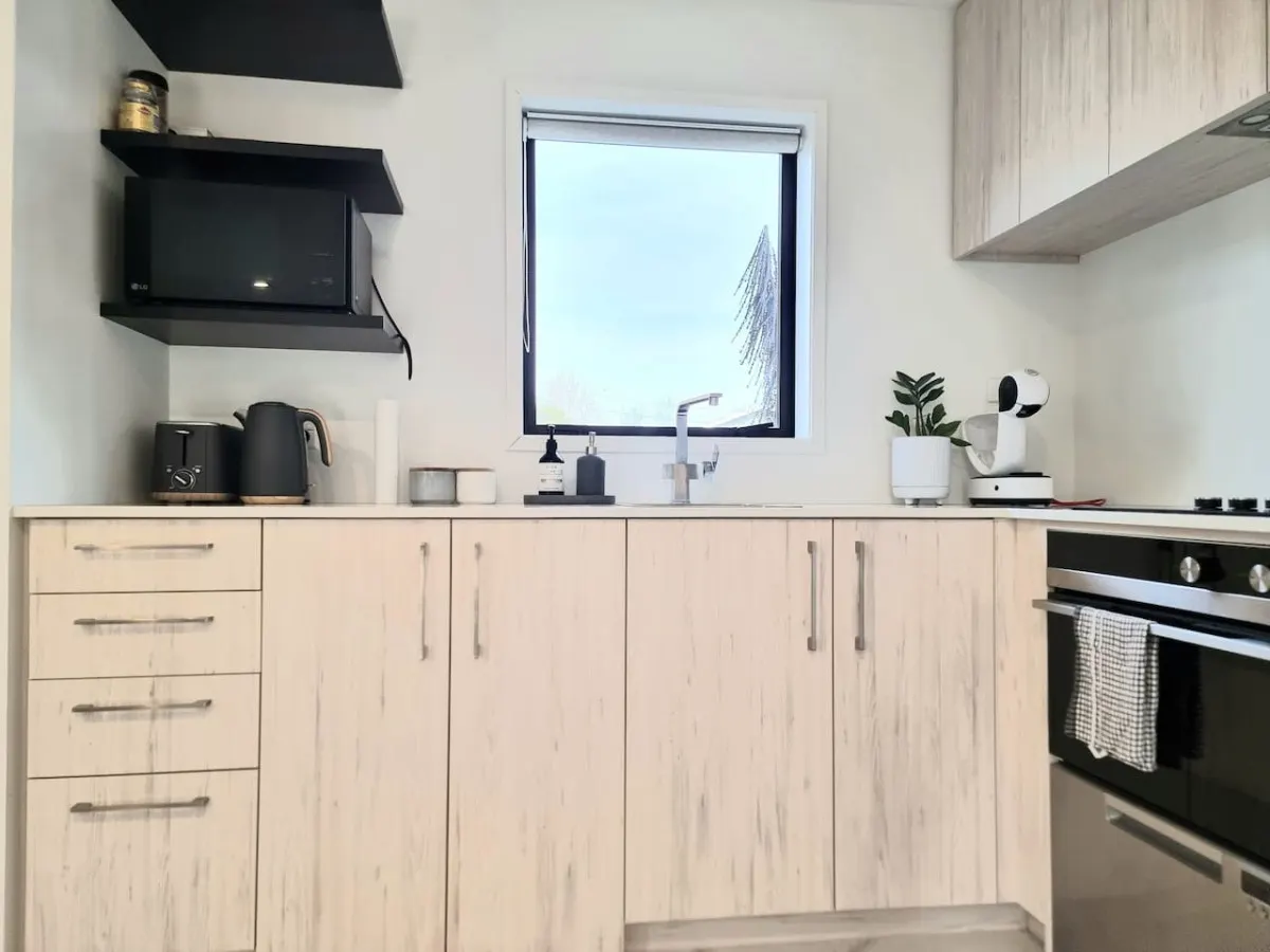*Townhouse 7 mins walk to Arena 5