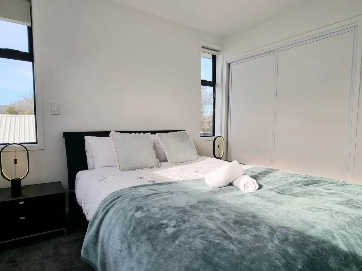 *Townhouse 7 mins walk to Arena 7
