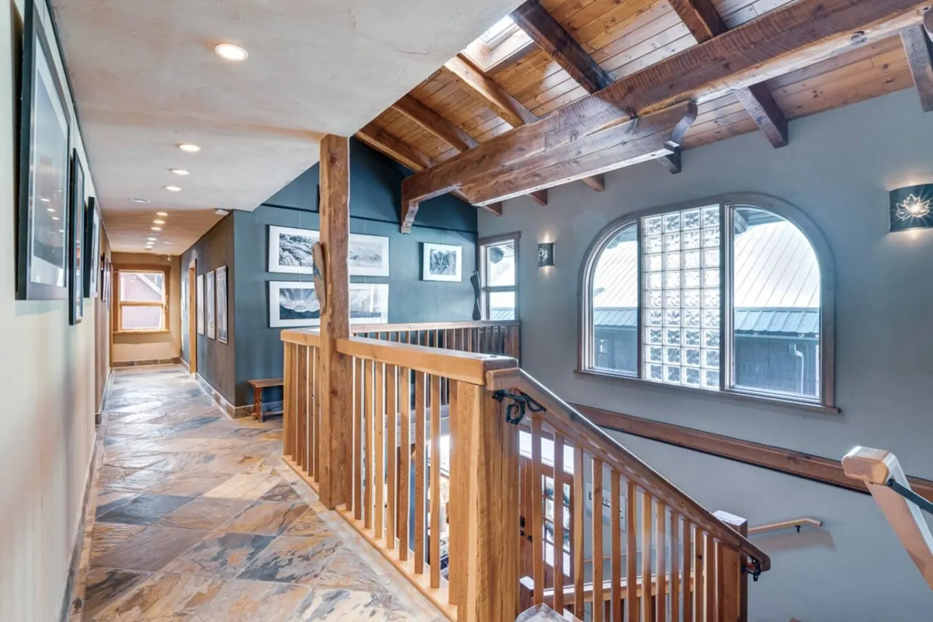 Downtown Canmore-4 Guests 9