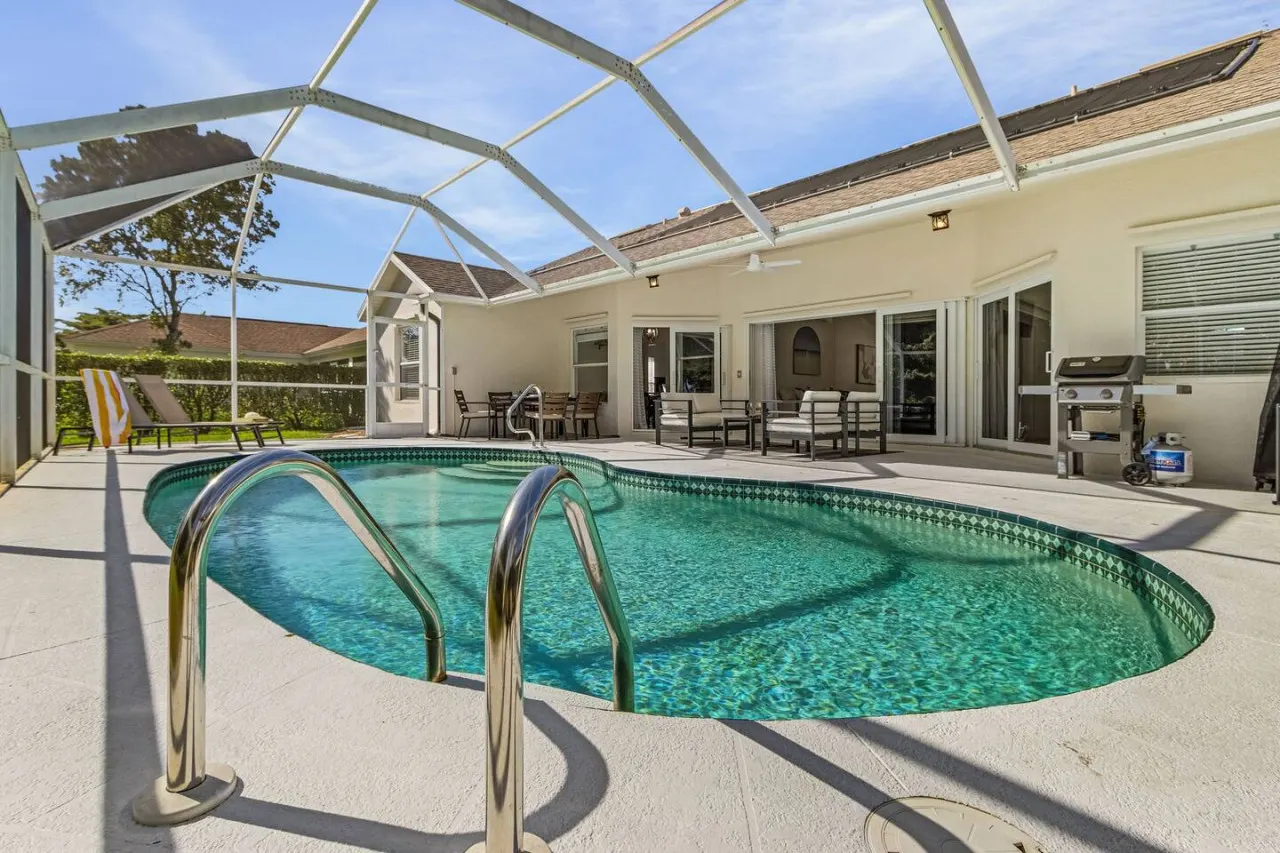 Serene Pool Home in Briarwood Gated Community-Naples