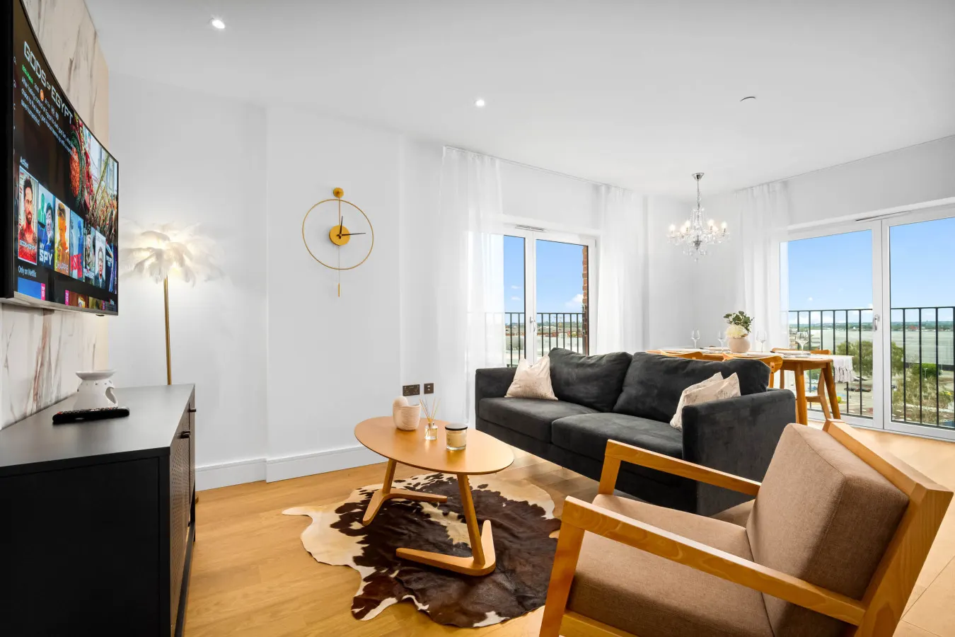 Modern Apartment * 2 Bedroom * Balcony* Parking 6