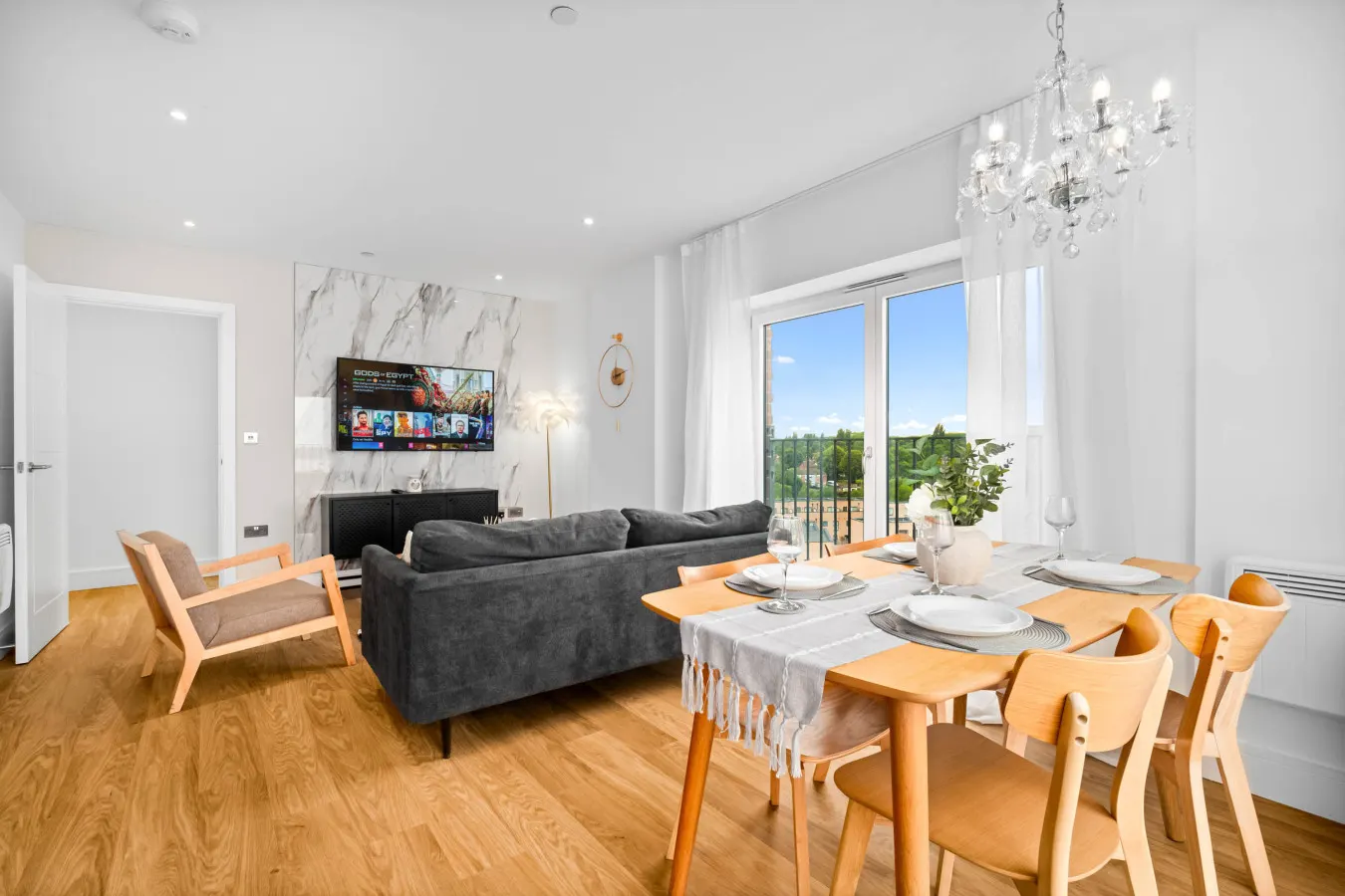 Modern Apartment * 2 Bedroom * Balcony* Parking 7