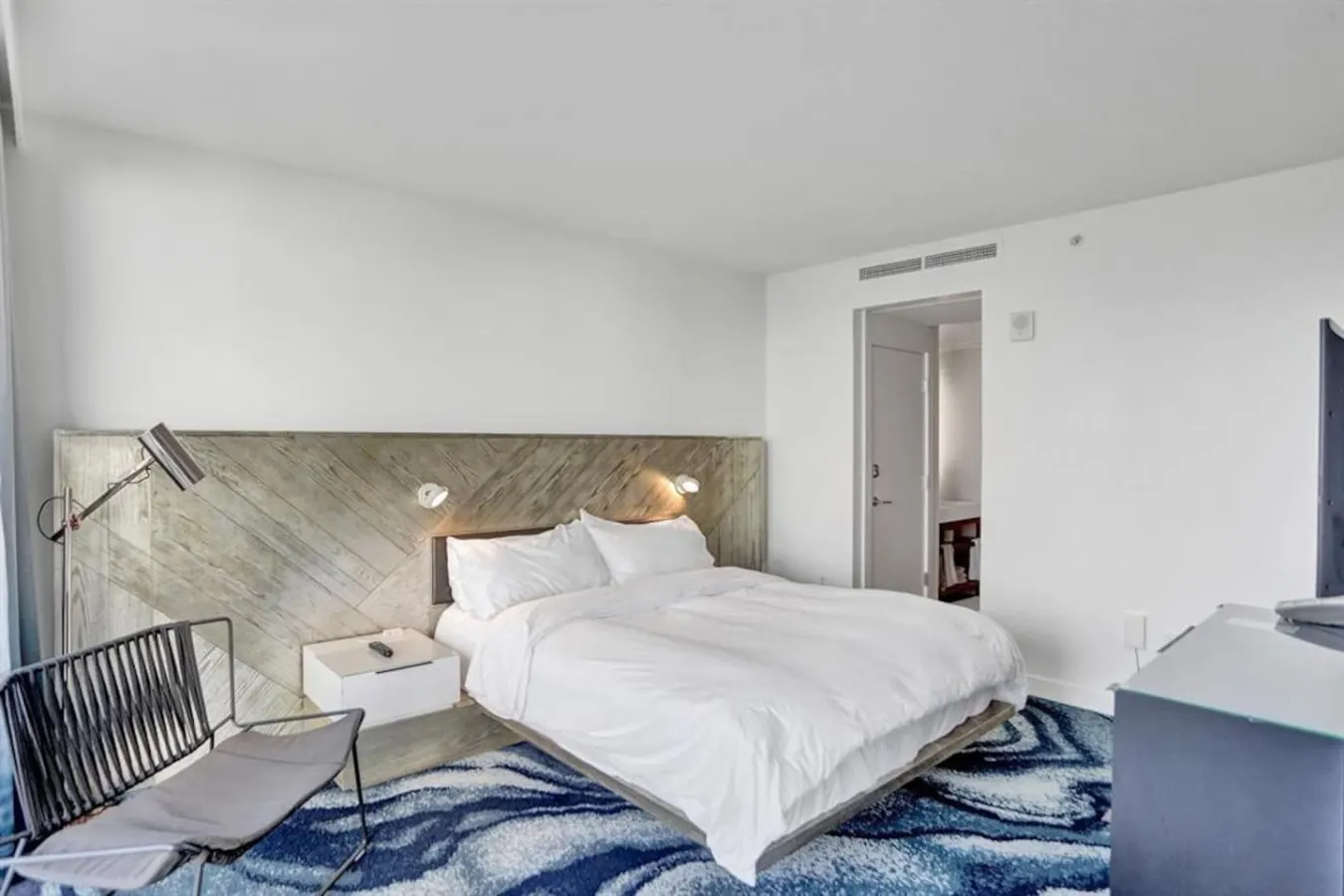 Luxury Modern Apartment- 18th High Floor- 2 KING 20