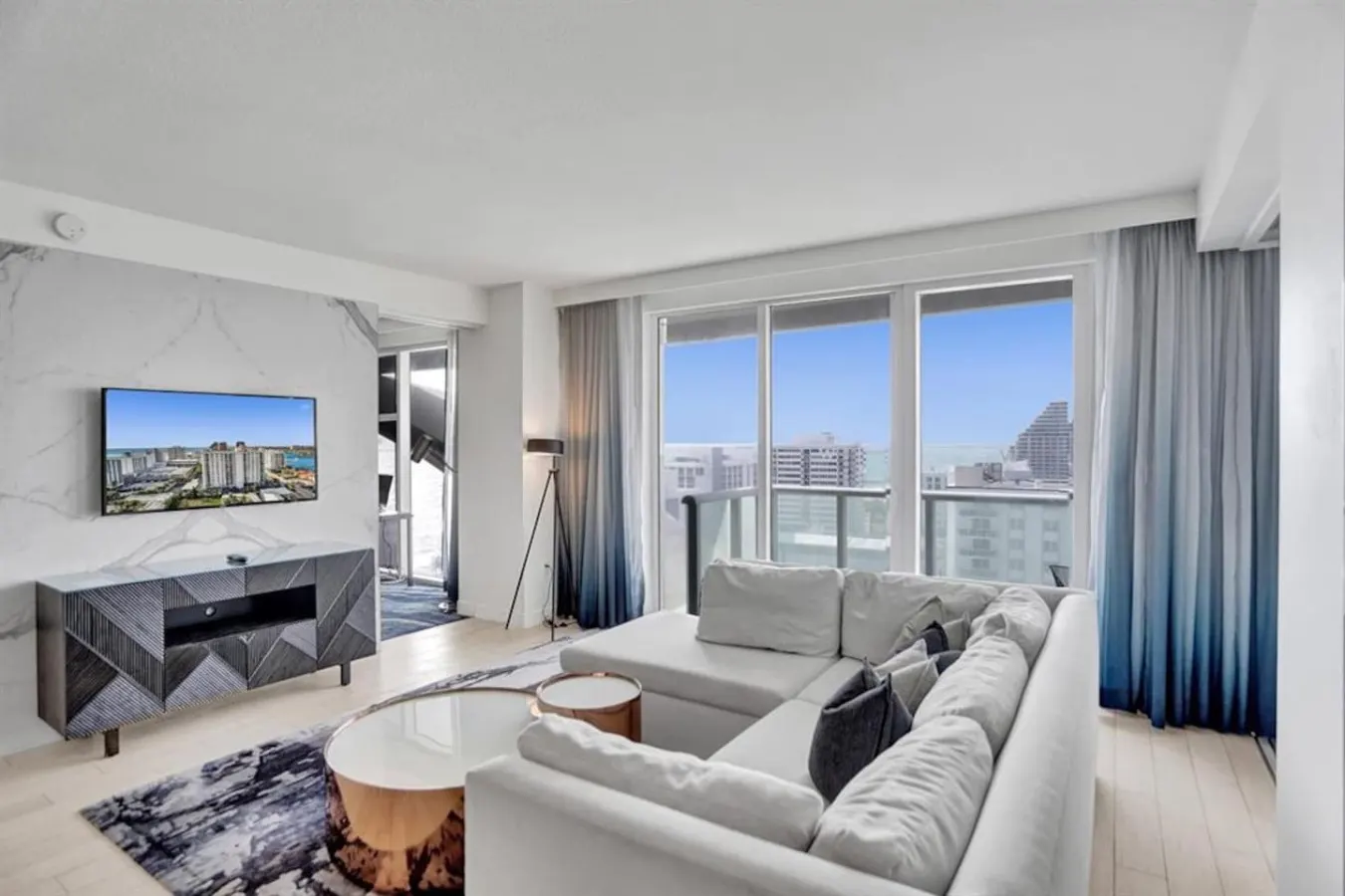 Luxury Modern Apartment- 18th High Floor- 2 KING 6