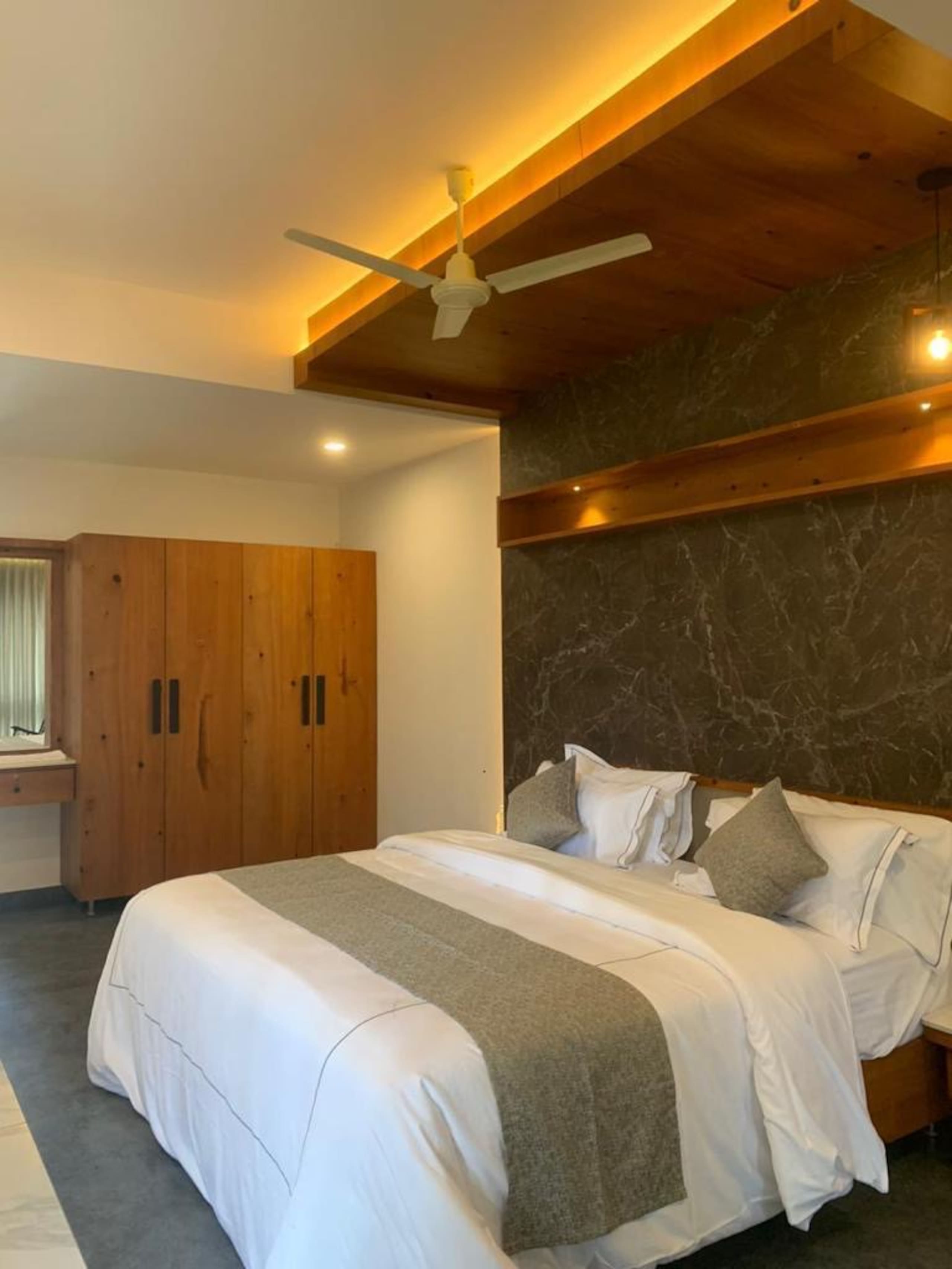 Evergreen Haven | Infinity Pool | Vythiri 5