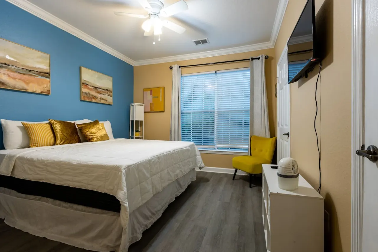 Cozy 2BR Escape Near Disney 4
