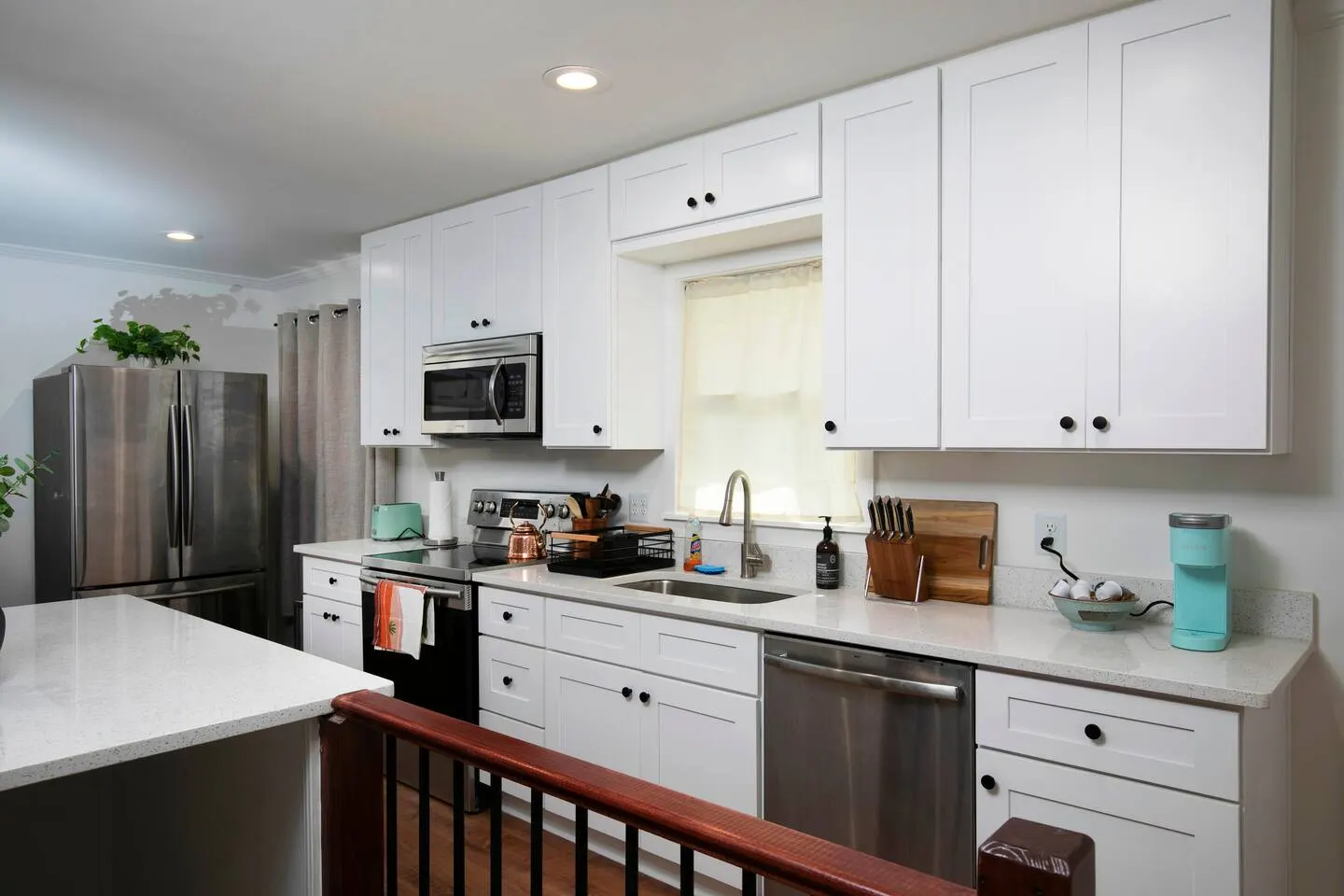 Newly Renovated Cozy Rustic Home 10min from Truist 10