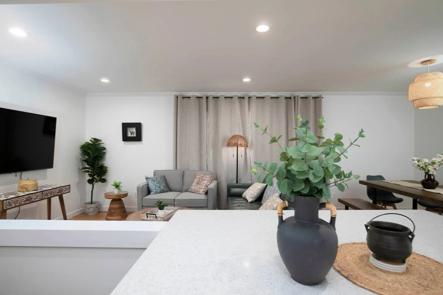 Newly Renovated Cozy Rustic Home 10min from Truist 11
