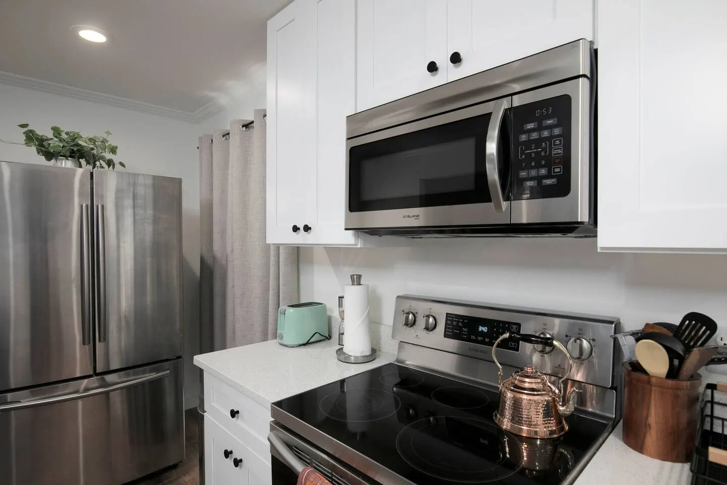 Newly Renovated Cozy Rustic Home 10min from Truist 12