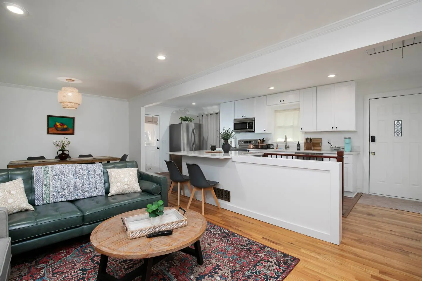 Newly Renovated Cozy Rustic Home 10min from Truist 15