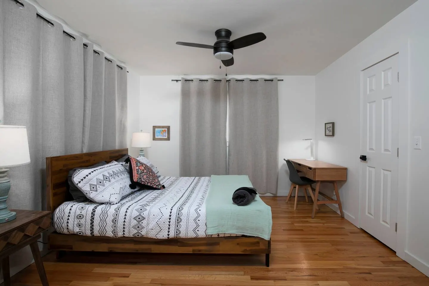 Newly Renovated Cozy Rustic Home 10min from Truist 18