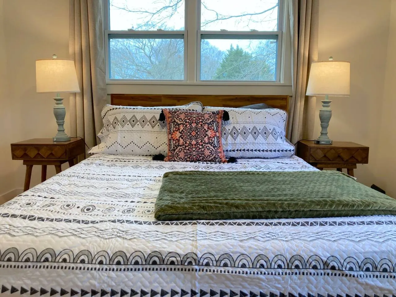 Newly Renovated Cozy Rustic Home 10min from Truist — photo 4