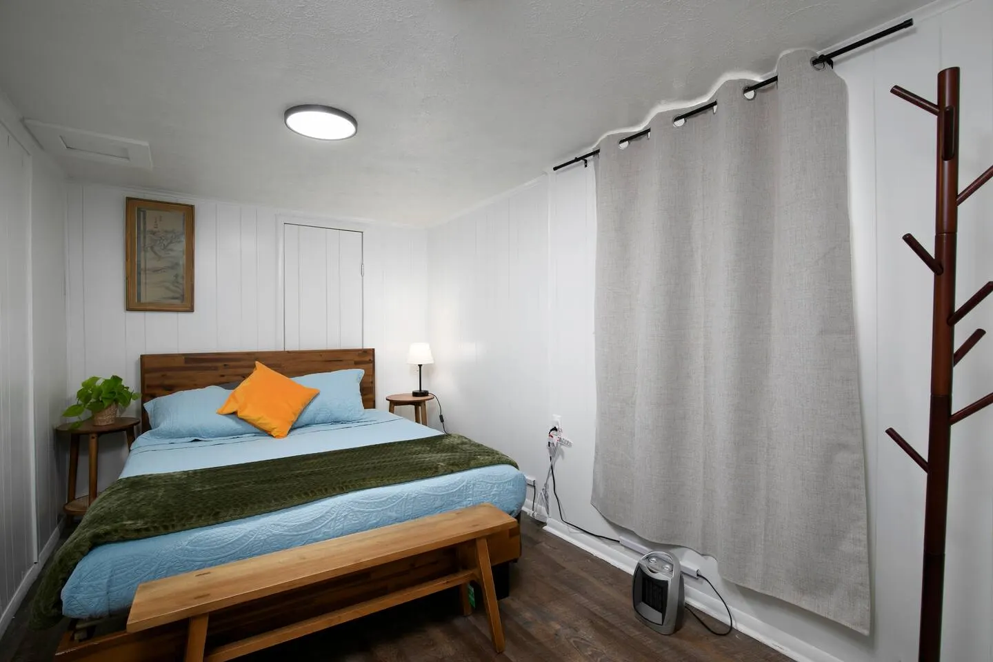 Newly Renovated Cozy Rustic Home 10min from Truist 6