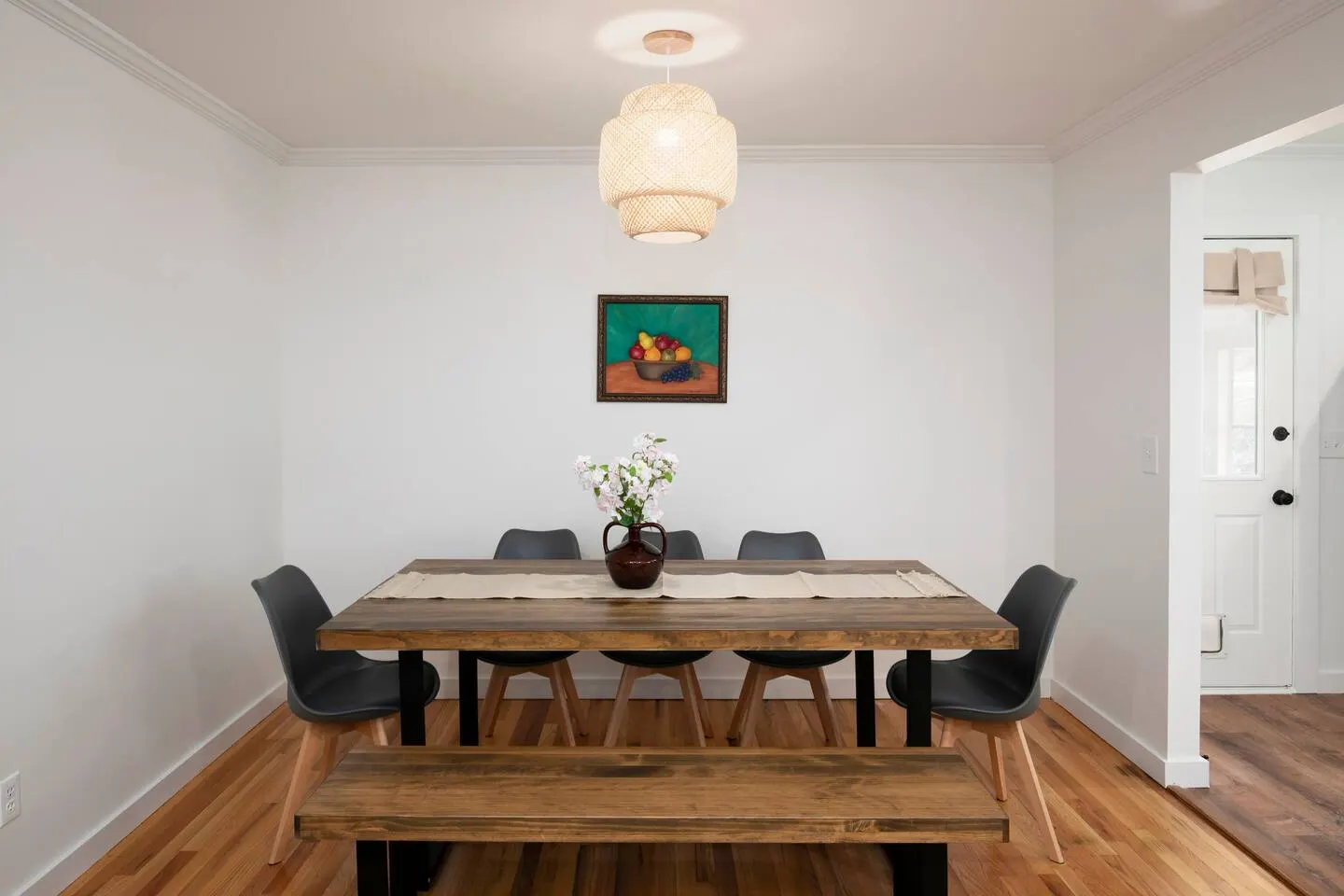 Newly Renovated Cozy Rustic Home 10min from Truist 8