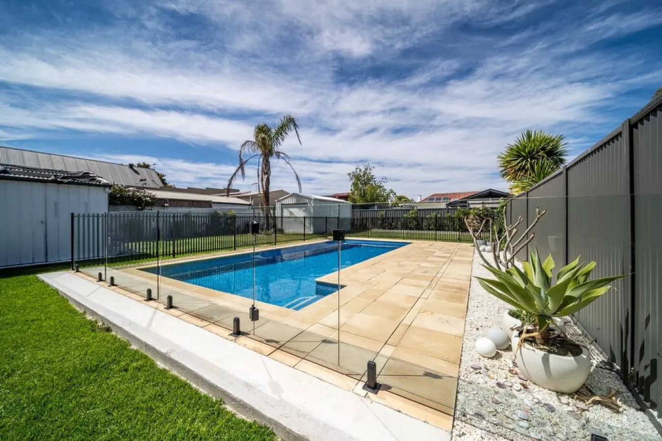Summer Breeze—A Coastal Poolside Retreat 20