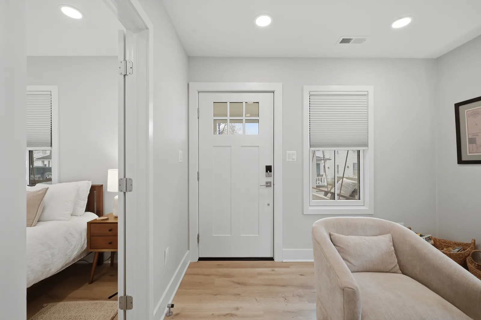 Charming Cottage, Walk to Downtown, Porch Swings 12