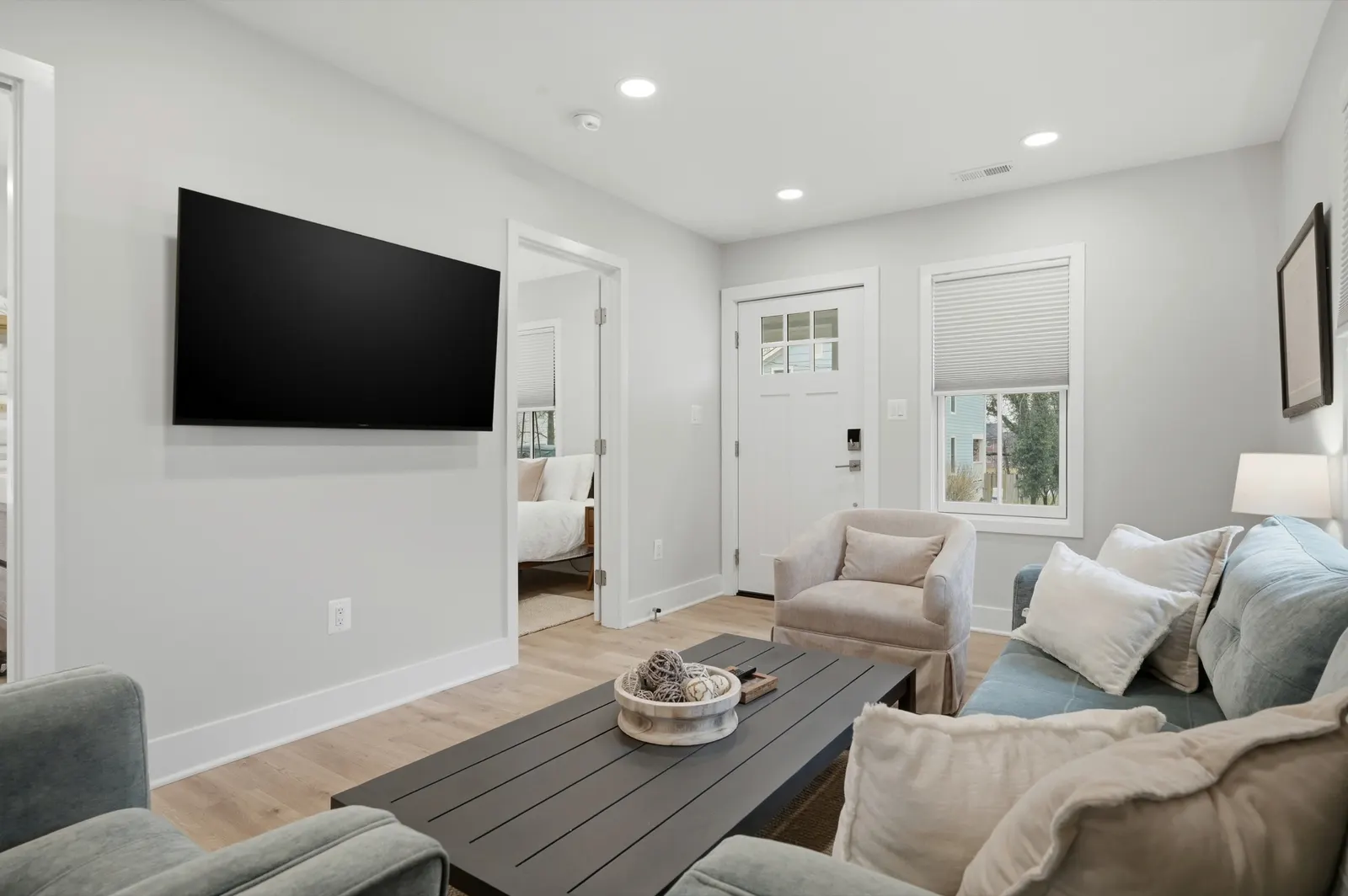 Charming Cottage, Walk to Downtown, Porch Swings 15
