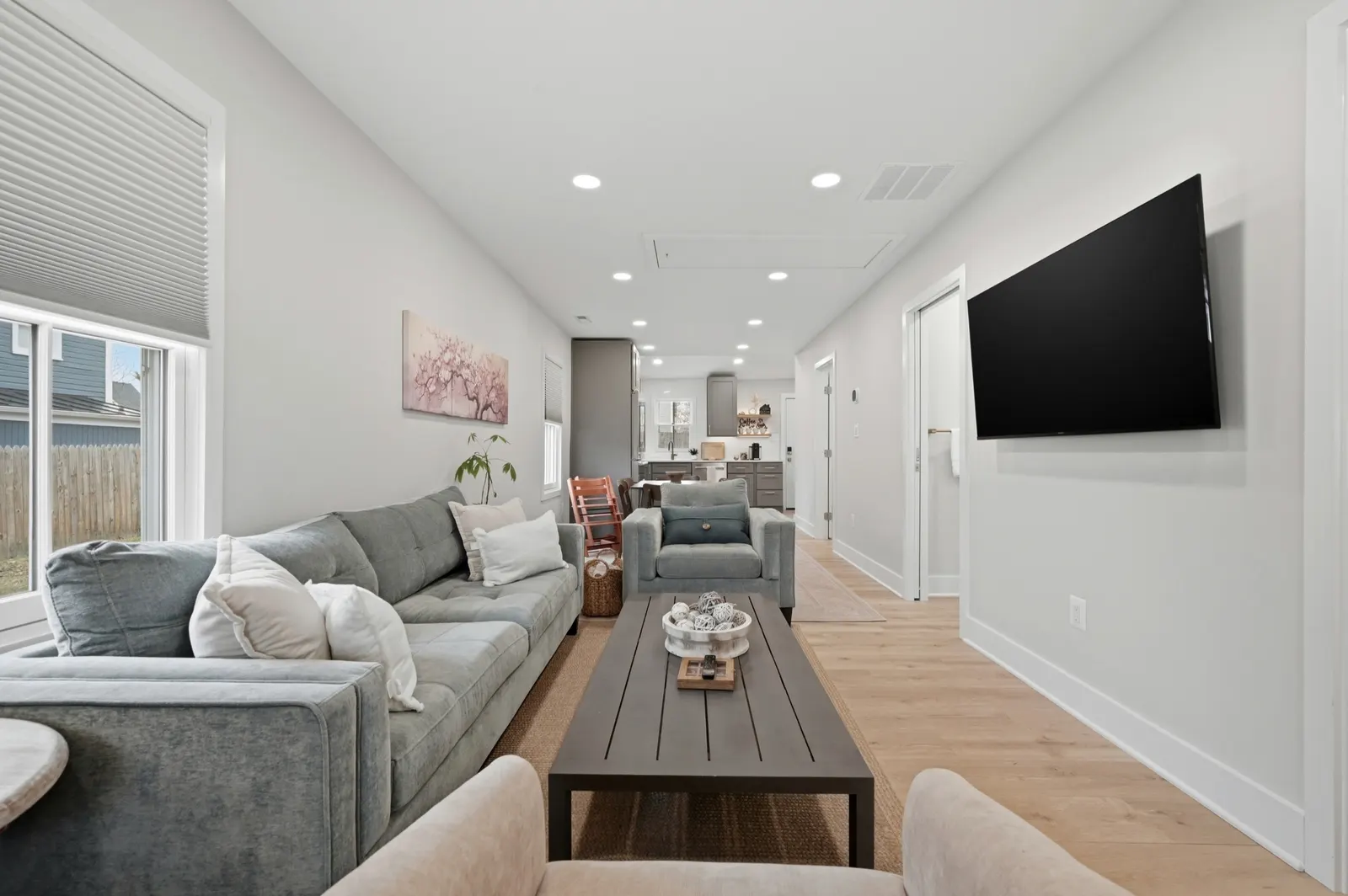 Charming Cottage, Walk to Downtown, Porch Swings 16