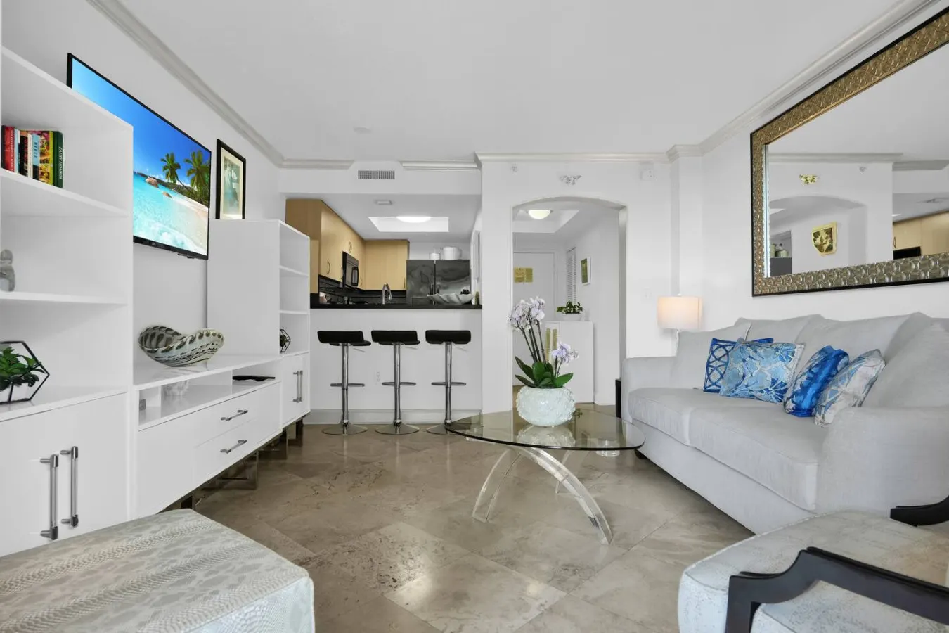 SF Bayshore Charm Free Parking 18