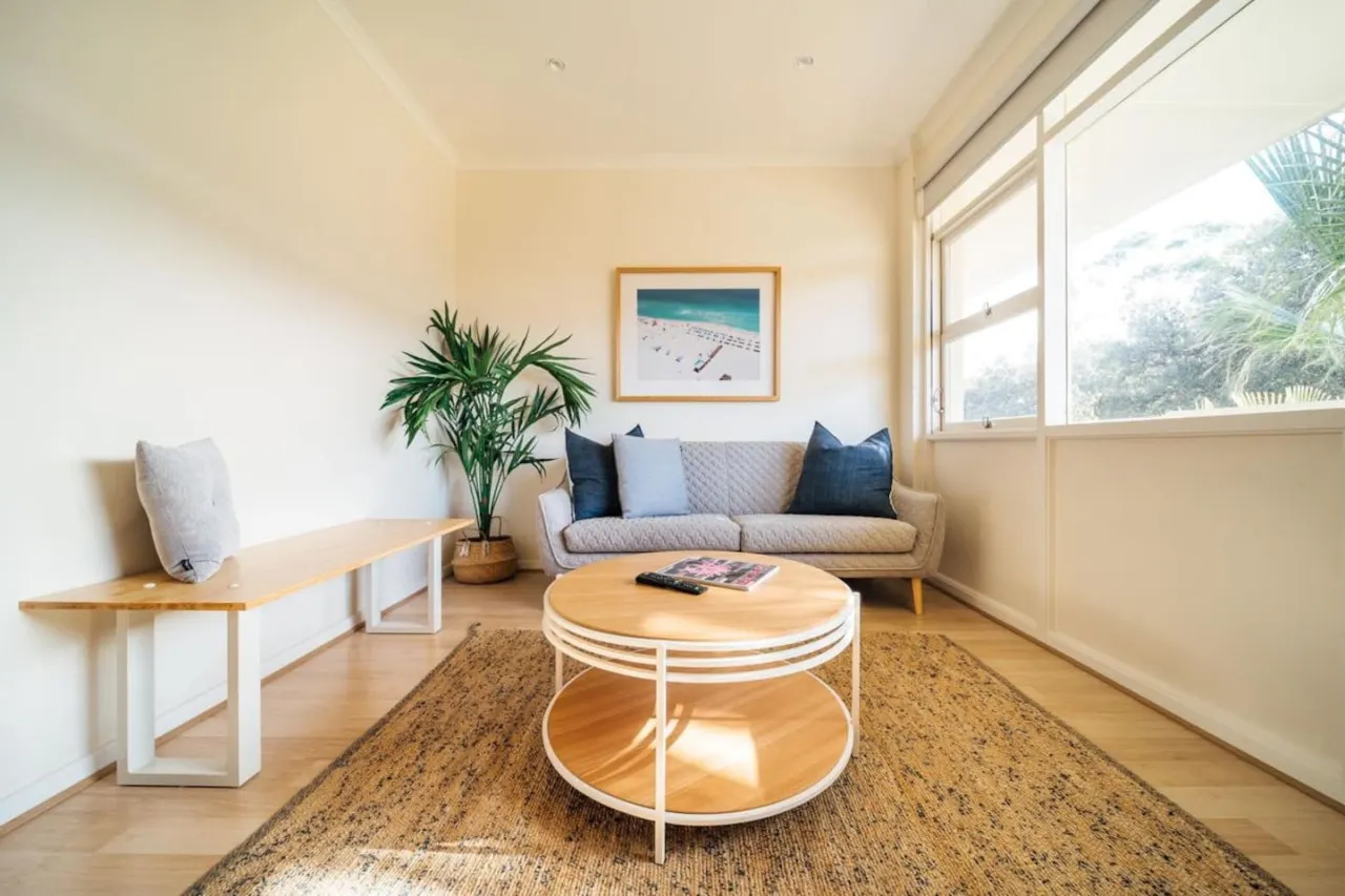 Beachy Keen on Moseley—Laid-Back Stay by the Jetty
