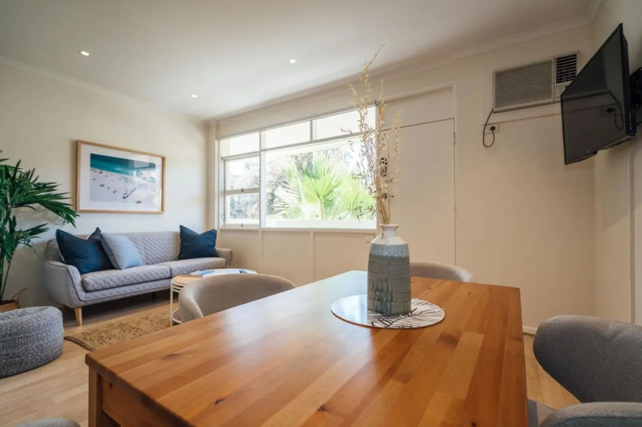 Beachy Keen on Moseley—Laid-Back Stay by the Jetty 9